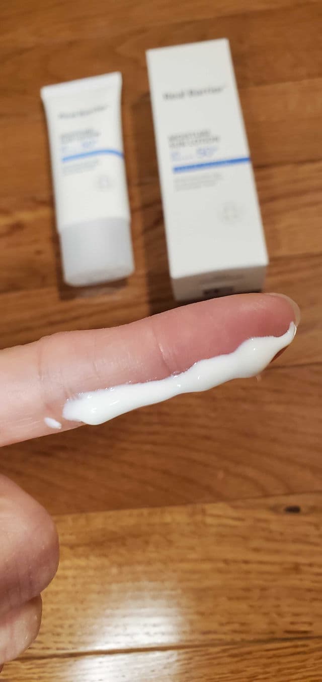 Real Barrier Moisture Sun Lotion SPF50+ PA++++  review photo by skincarereview101