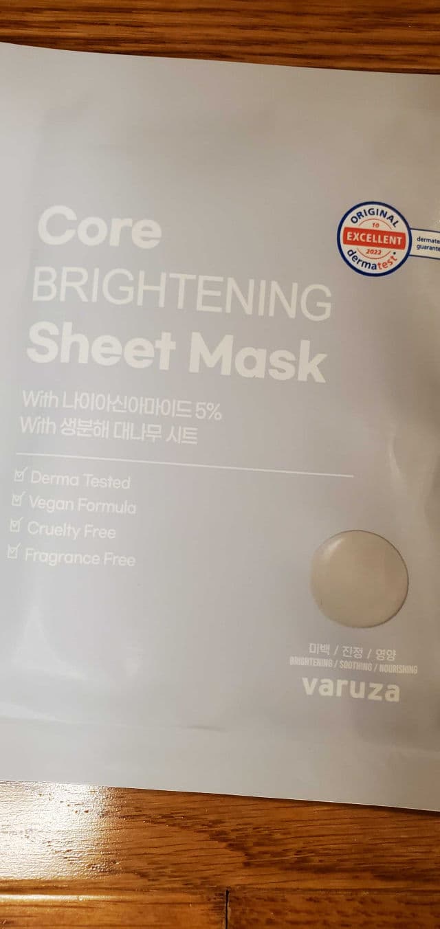 Varuza Core Brightening Sheet Mask with Niacinamide 5% review photo by skincarereview101