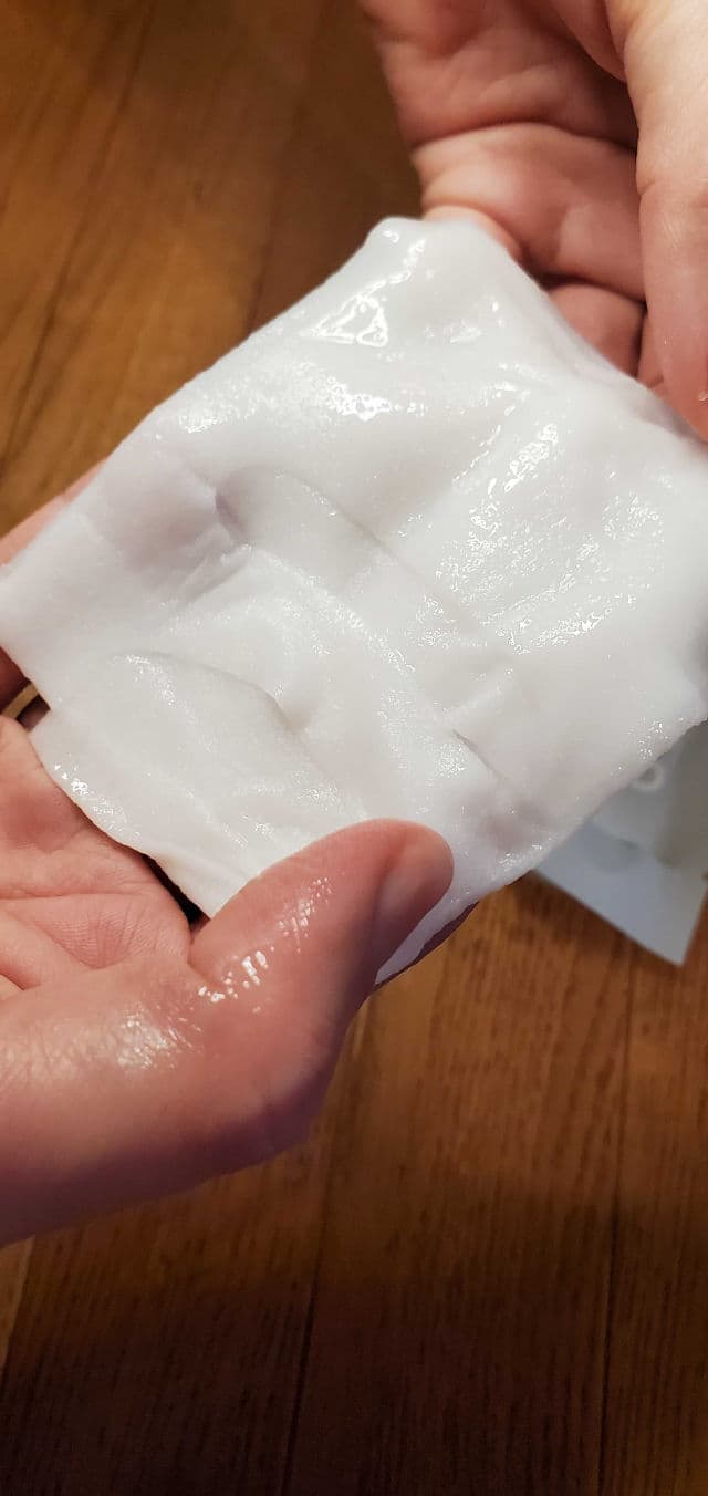 Varuza Core Brightening Sheet Mask with Niacinamide 5% review photo by skincarereview101