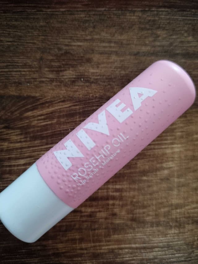 Nivea Lip 2 in 1 Caring Scrub with Rosehip Oil review photo by LuckyLemon