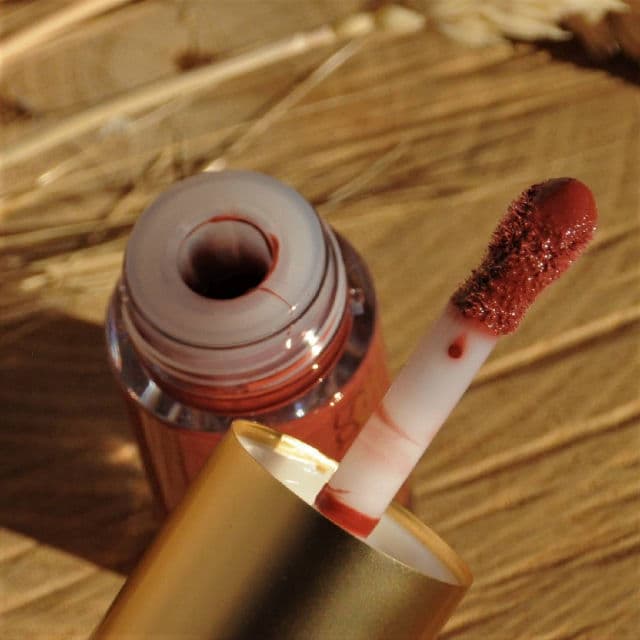 Lisa Eldridge Cinnabar Gloss Embrace Lipgloss review photo by Celestinehathor