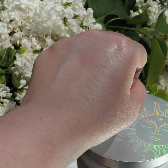 Mary&May Vegan Niacinamide Panthenol Sun Cushion SPF50+ PA++++ review photo by Celestinehathor