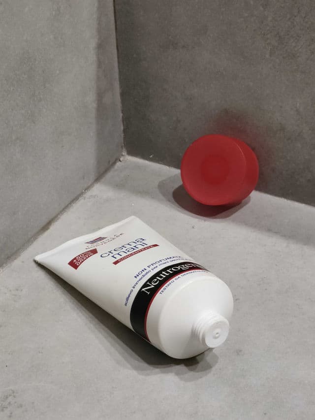 Neutrogena Norwegian Formula Hand Cream review photo by myru