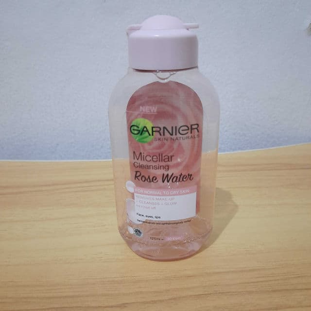 Garnier Micellar Rose Water Cleanse & Glow review photo by Cime
