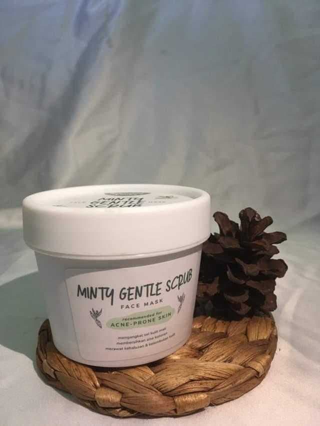 Saturday Looks Minty Gentle Scrub Face Mask review photo by putritanjungsarii
