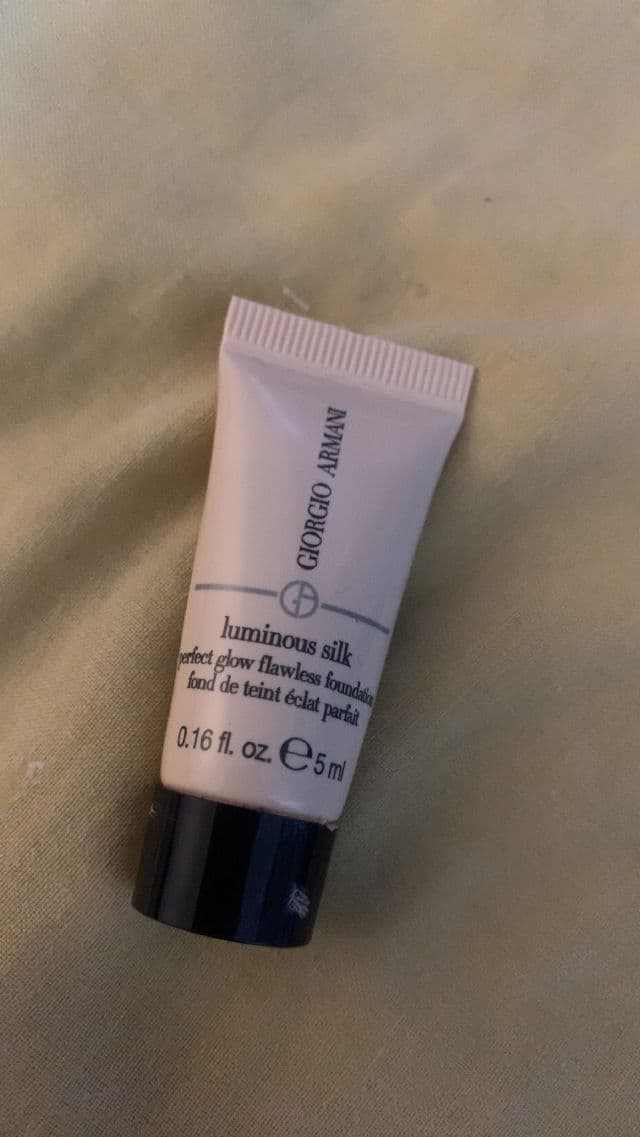 Giorgio Armani Luminous Silk Oil-Free Foundation review photo by megs2001