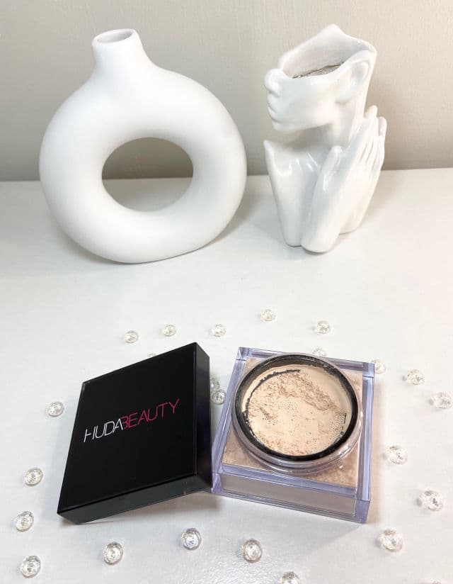 Huda Beauty Easy Bake Loose Powder review photo by scarlet1