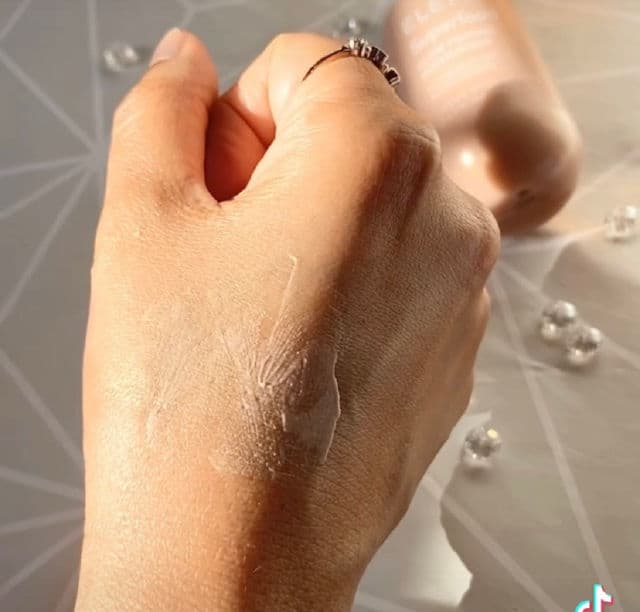 Elemis Superfood Glow Priming Moisturiser review photo by scarlet1