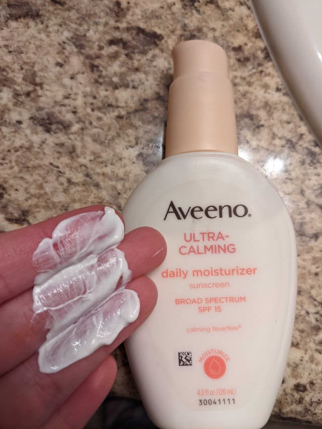 Aveeno Ultra-Calming Daily Moisturizer SPF 15 review photo by beachling