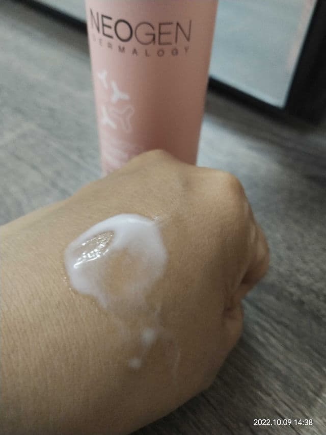 NEOGEN Dermalogy Probiotics Youth Repair Emulsion review photo by Liely