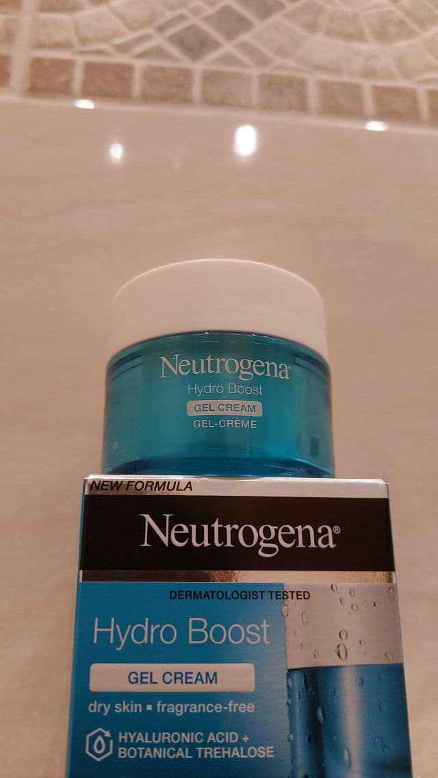 Neutrogena Hydro Boost Gel-Cream Extra-Dry Fragrance-Free review photo by natiLar