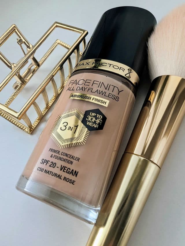 Max Factor Facefinity All Day Flawless 3in1 Foundation SPF 20	 review photo by doreen