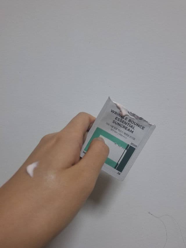 Kahi Wrinkle Bounce Essential Suncream SPF50+ PA++++ review photo by Jings