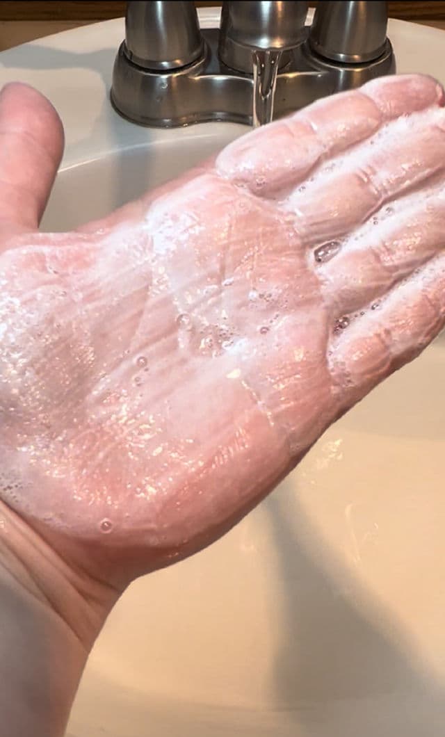 Hyggee pH Hyaluron Gel Cleanser review photo by MeaningInMakeup
