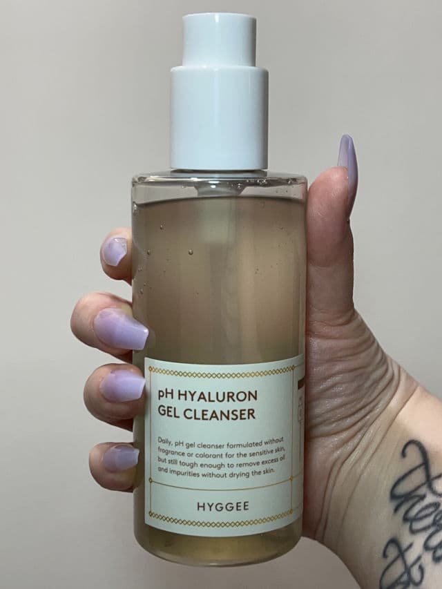 Hyggee pH Hyaluron Gel Cleanser review photo by MeaningInMakeup