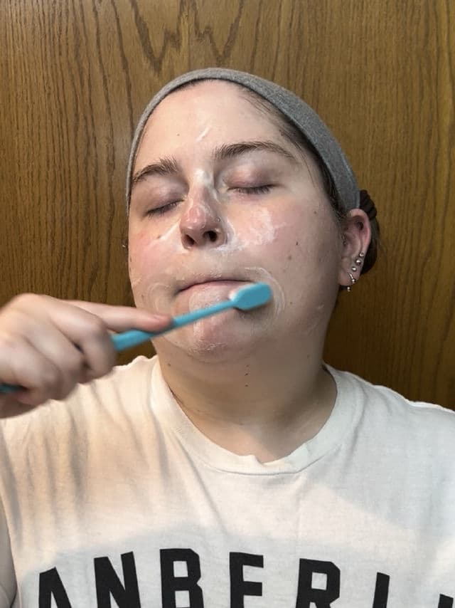 Clean Face Gargle Gel-to-Foam Cleanser Strong product review