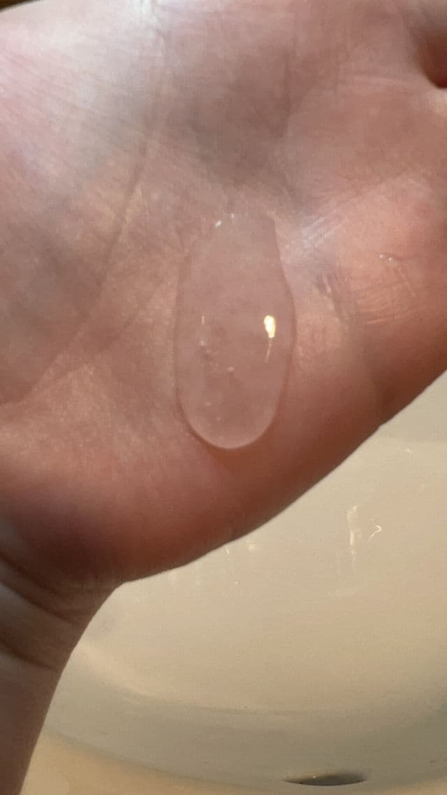 Hyggee pH Hyaluron Gel Cleanser review photo by MeaningInMakeup