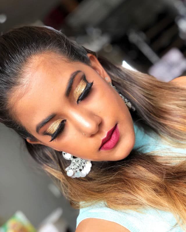 Stila Glitter & Glow Liquid Eye Shadow - Gold Goddess review photo by ZeehaMUA