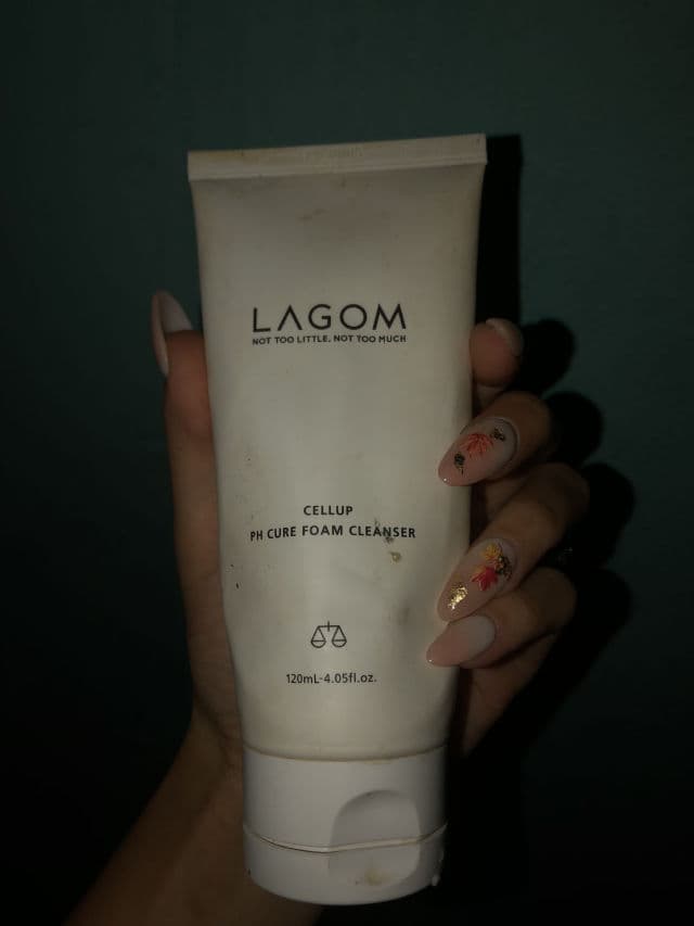 Lagom Cellup Micro Foam Cleanser review photo by NIKIIVDG