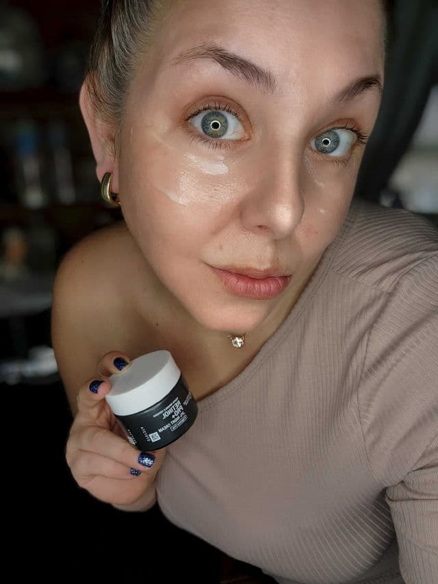 Neutrogena Rapid Wrinkle Repair Retinol Pro+ Eye Cream, Fragrance Free review photo by Rachaelann