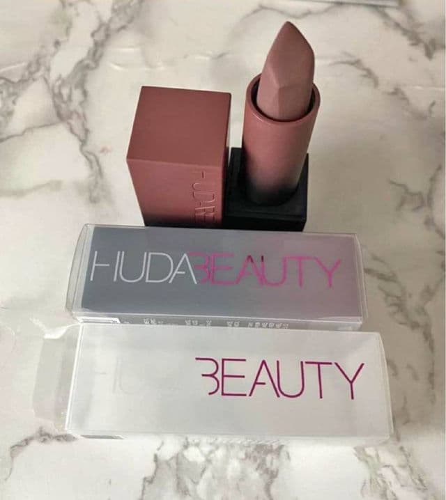 Huda Beauty Power Bullet Matte Lipstick review photo by NatalieB