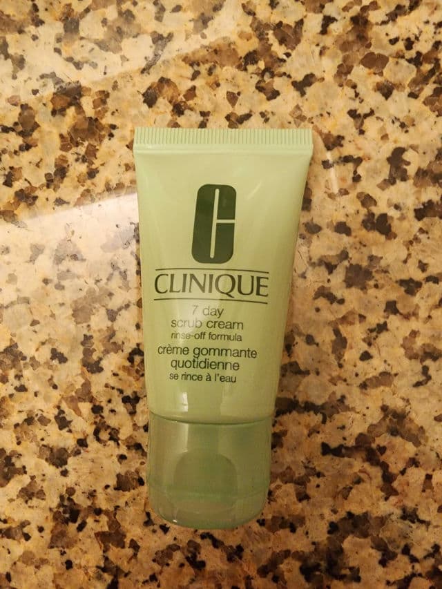 Clinique 7 Day Scrub Cream Rinse-Off Formula review photo by EnxhiB