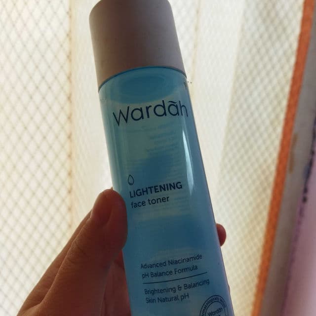 Wardah Lightening Face Toner review photo by unapie