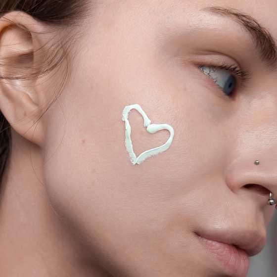 Farmstay Hyaluronic UV Shield Sun Block Cream SPF 50+ PA+++ review photo by ferenclena