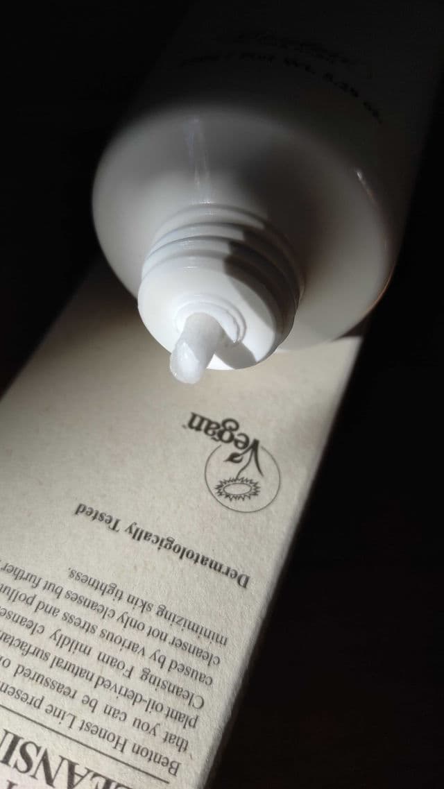 BENTON Honest Cleansing Foam review photo by everglowlasting