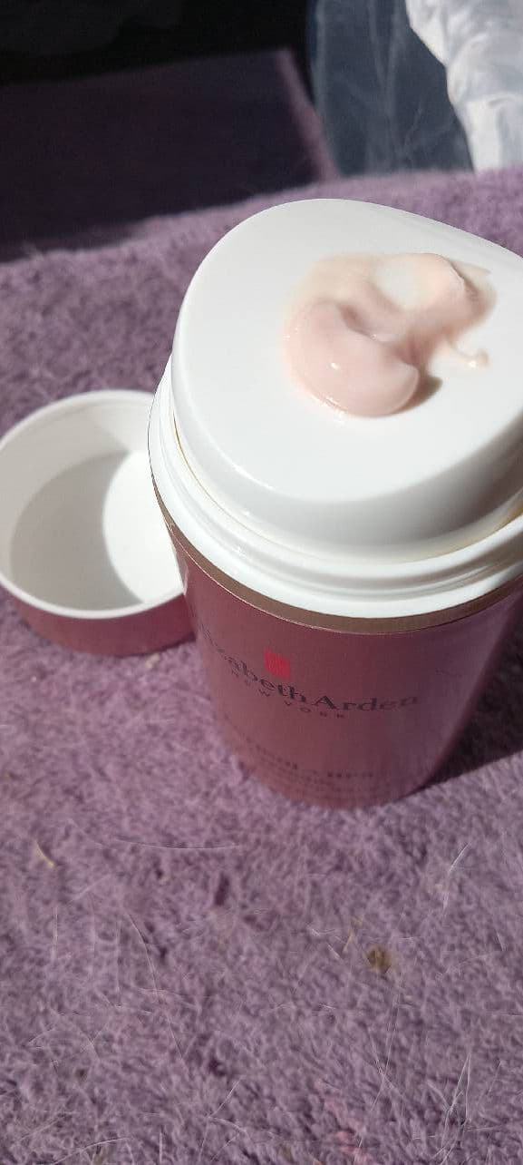 Elizabeth Arden Retinol + HPR Ceramide Rapid Skin-Renewing Water Cream review photo by ValGal03