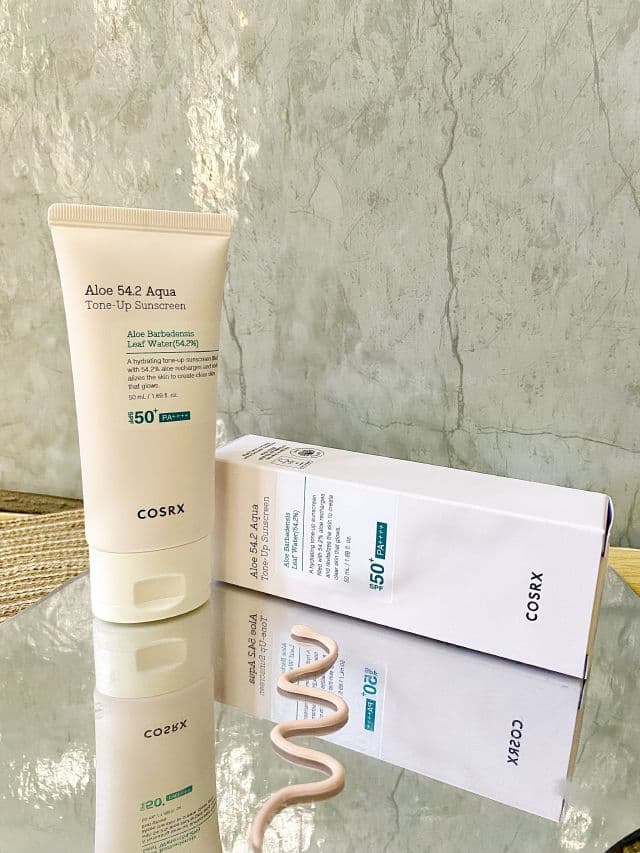COSRX Aloe 54.2 Aqua Tone-up Sunscreen SPF50+ PA++++ review photo by Yenxgg
