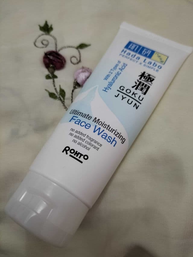 Hada Labo Gokujyun Ultimate Moisturizing Face Wash review photo by Wasty