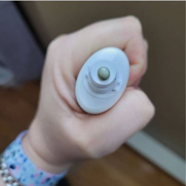 Lise Watier Base Miracle Colour Correcting Primer - Vert review photo by Isabellemama