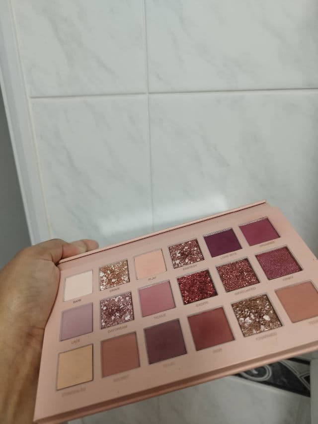 Huda Beauty Nude Eyeshadow Palette review photo by tamyunni