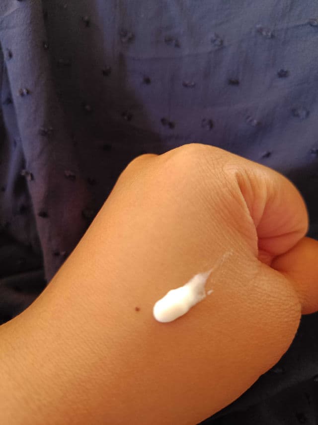 Belo Essentials SunExpert Dewy Essence Sunscreen SPF50 PA++++  review photo by BGTN