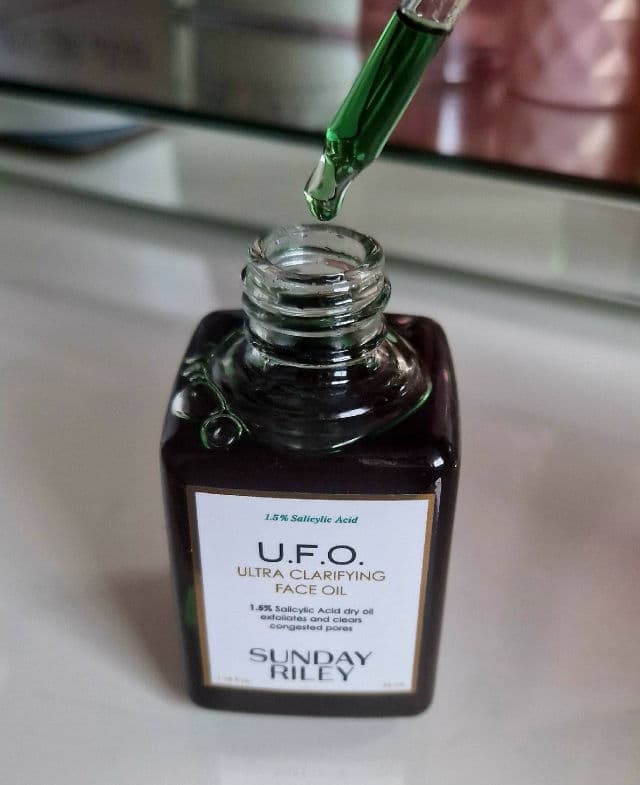 Sunday Riley U.F.O. Ultra-Clarifying Face Oil review photo by Lauraslife1