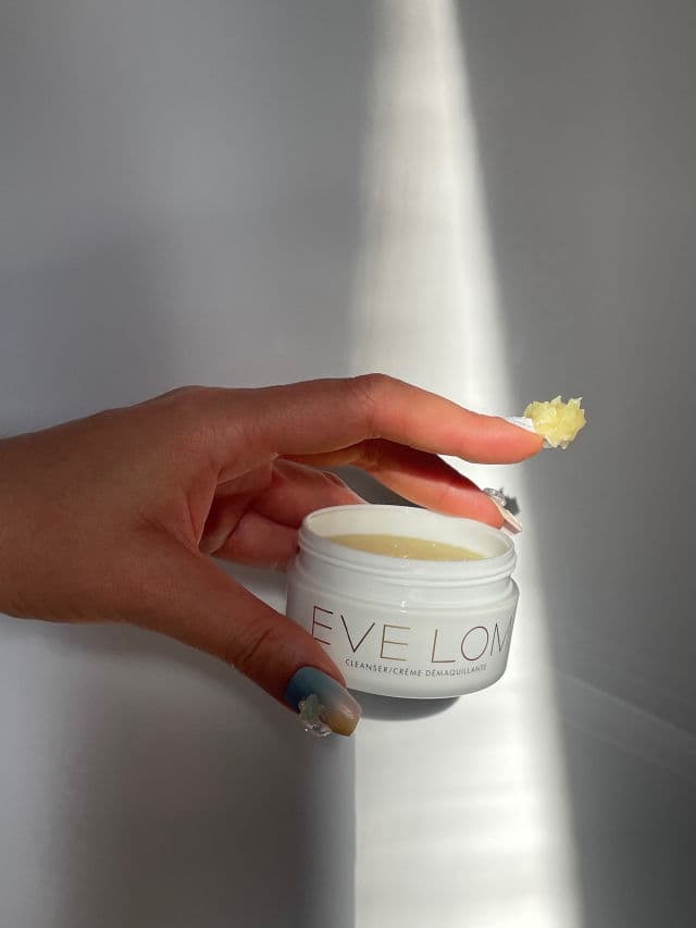 Eve Lom Cleanser review photo by annikalovesglow