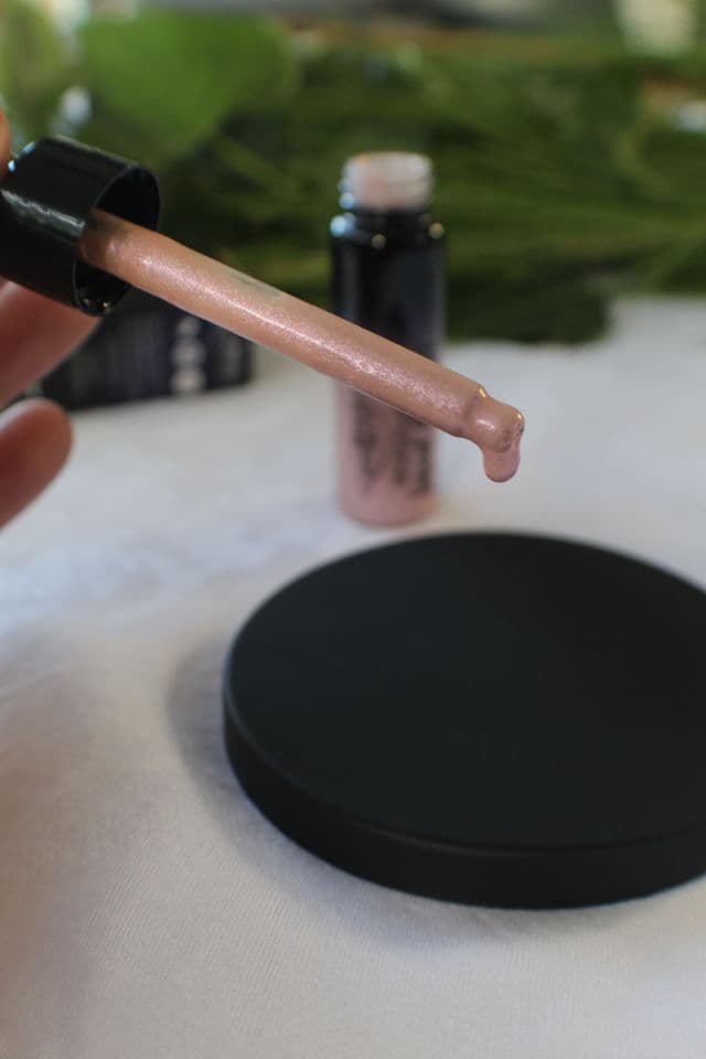 Puro Bio Cosmetics Resplendent Liquid Stardust review photo by Beautyunicorn