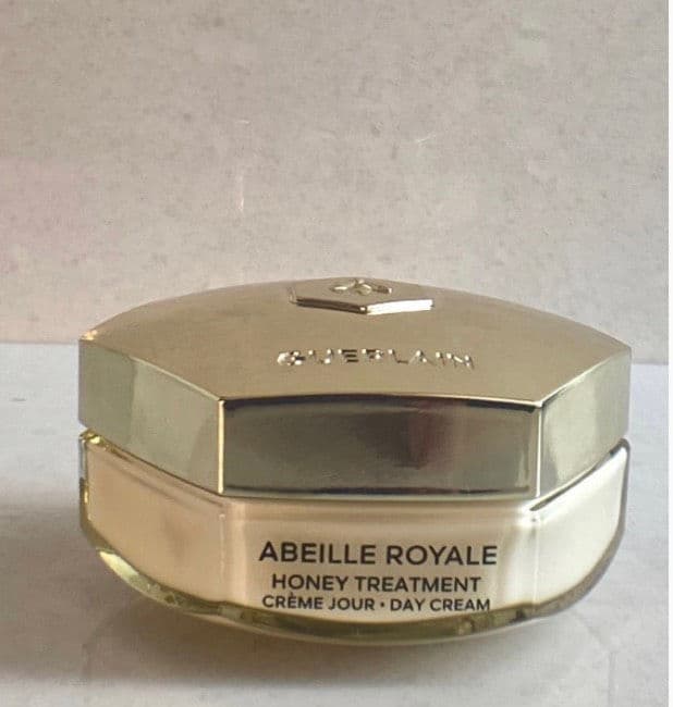 Guerlain Abeille Royale Day Cream-Normal to Combination Skin review photo by flowersn6