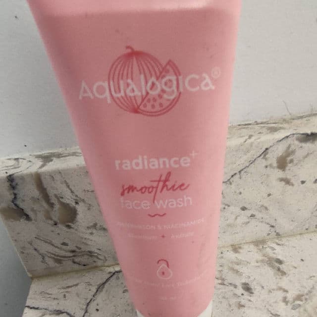 Aqualogica Radiance+ Smoothie Face Wash review photo by liyal