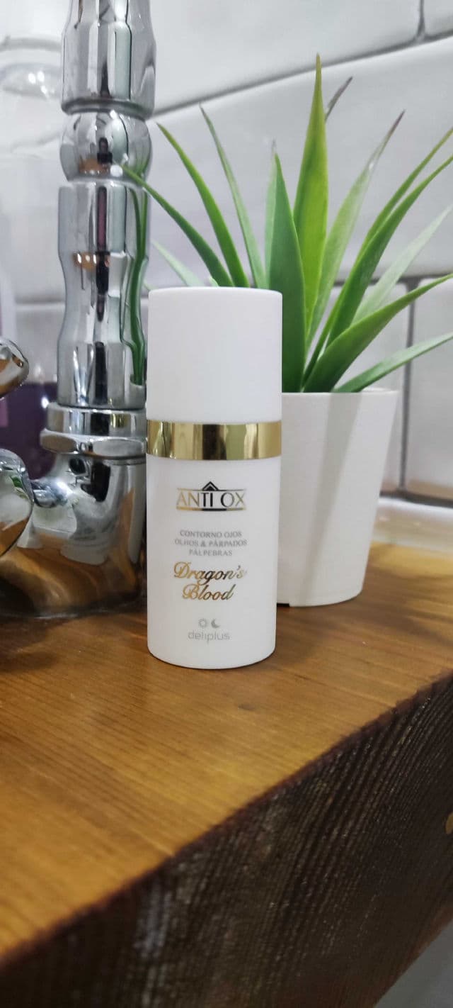 Deliplus Anti Ox Dragon's Blood Eye Contour	 review photo by Lacoquetadenoe