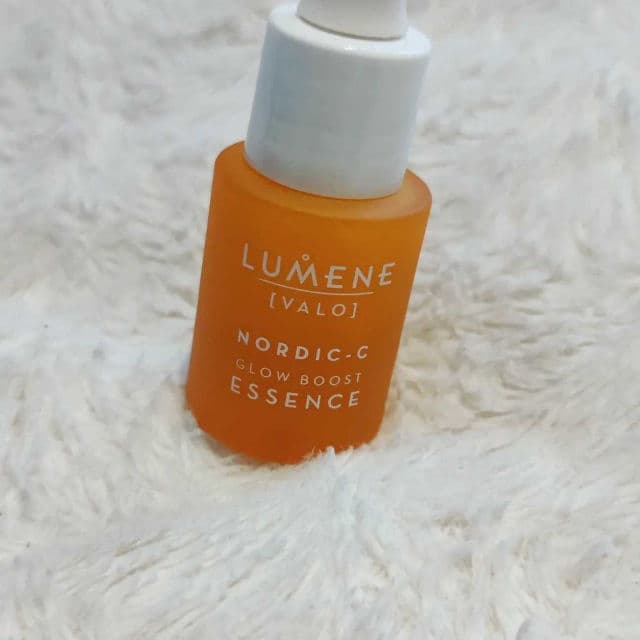 Lumene Nordic-C Valo Glow Boost Essence review photo by KristinK