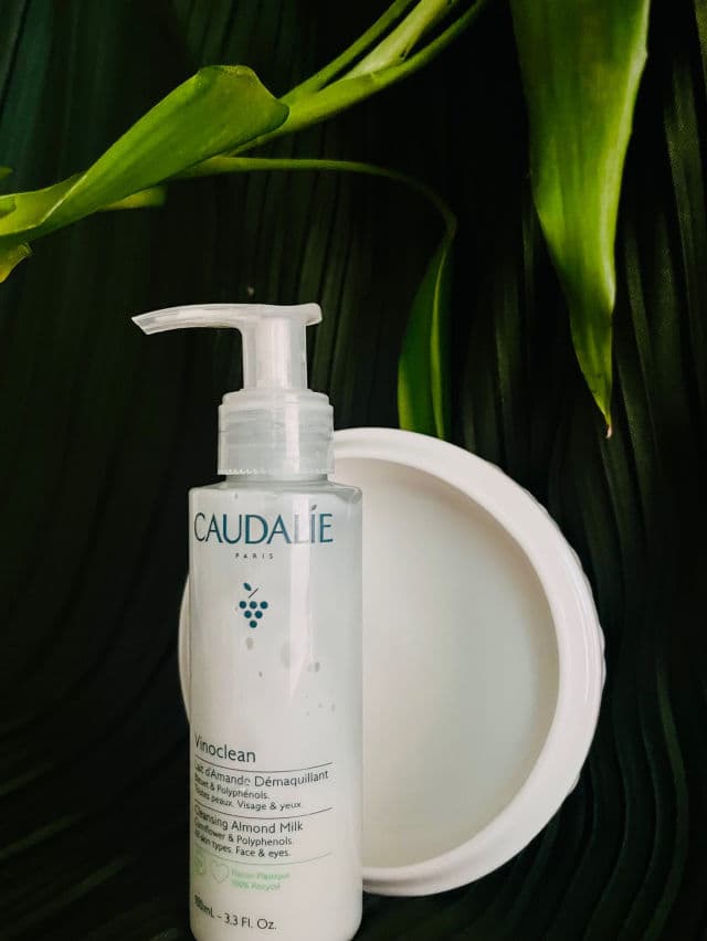 Caudalie Paris Vinoclean Gentle Cleansing Almond Milk review photo by SkincarebyCyshaa