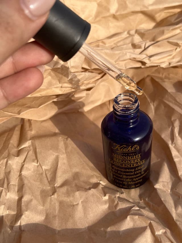 Kiehl's Midnight Recovery Concentrate review photo by SkincarebyCyshaa