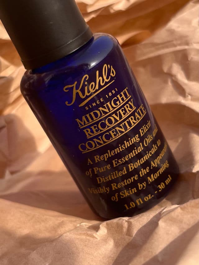 Kiehl's Midnight Recovery Concentrate review photo by SkincarebyCyshaa