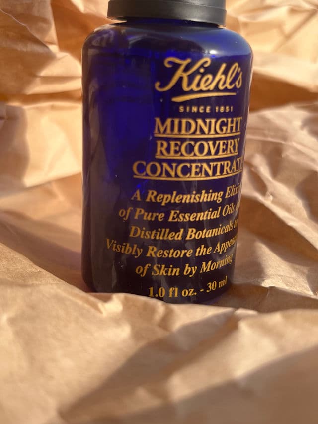 Kiehl's Midnight Recovery Concentrate review photo by SkincarebyCyshaa