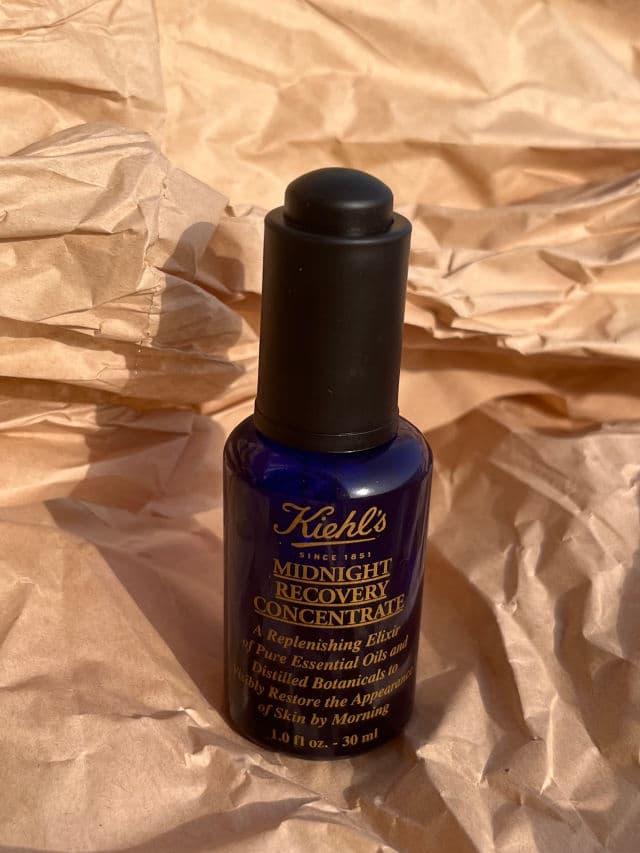 Kiehl's Midnight Recovery Concentrate review photo by SkincarebyCyshaa