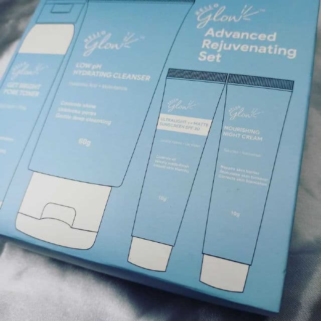 Hello Glow Low pH Hydrating Cleanser review photo by darwinskincares
