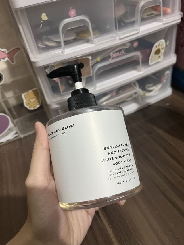 Grace and Glow English Pear and Freesia Acne Solution Body Wash review photo by Riegiena