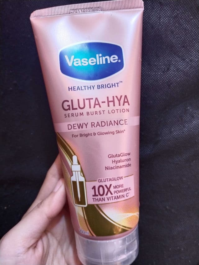Vaseline Healthy Bright Gluta-Hya Serum Burst Lotion Dewy Radiance review photo by pickyazka